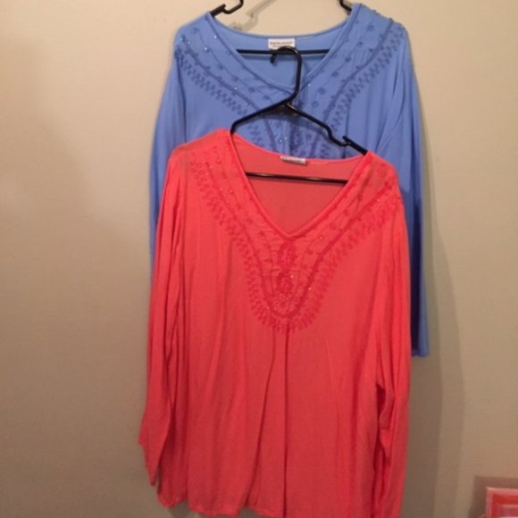 Blouse - long sleeved, V-neck, light weight fabric - Picture 1 of 4